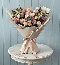 Букет цветов из:  Розы и Лизиантусы в Знаменке