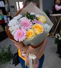 Букет цветов из:  Герберы, Розы и Хризантемы в Знаменке
