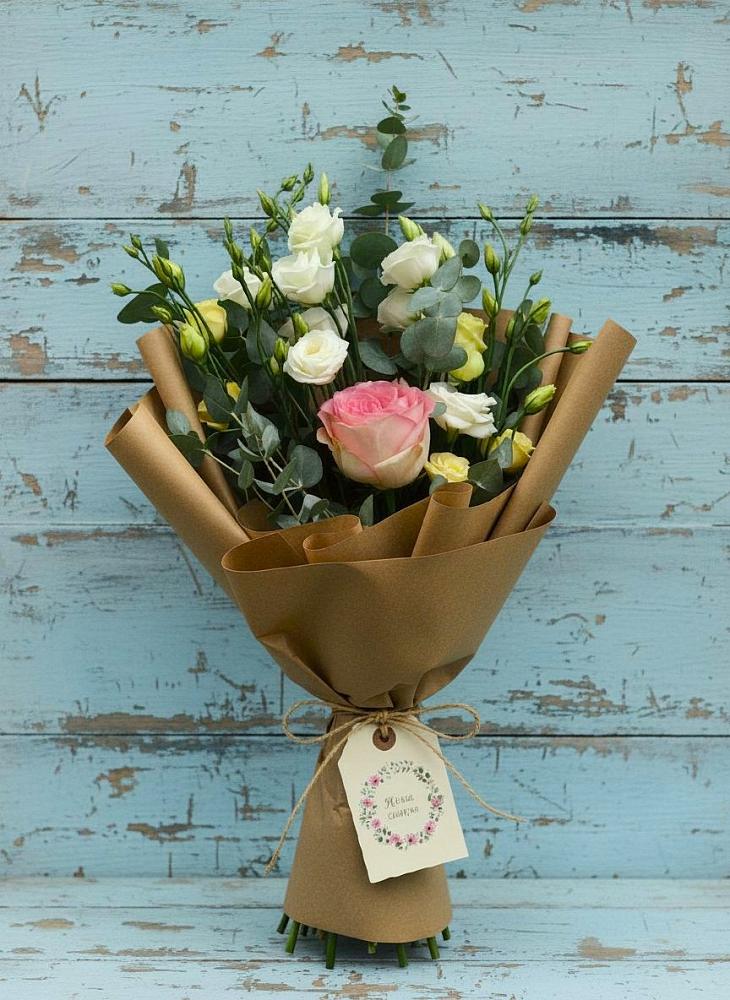 Букет цветов из: Розы и Лизиантусы в Знаменке