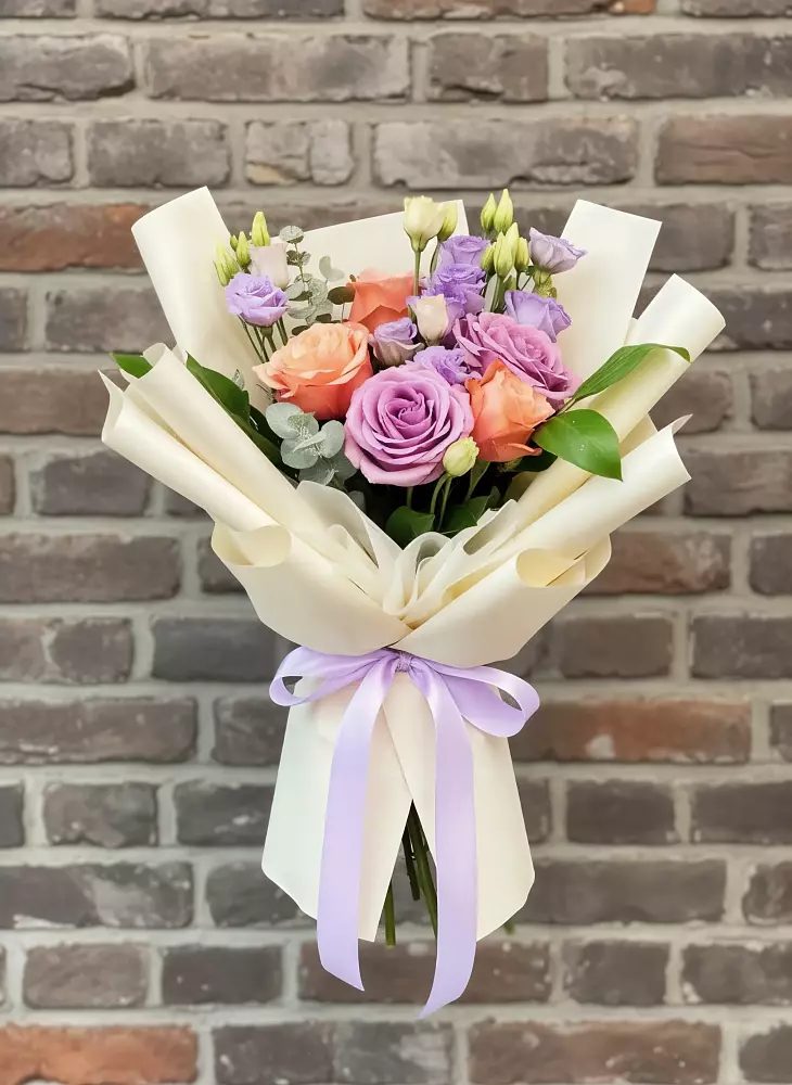 Букет цветов из: Лизиантусы и Розы в Знаменке