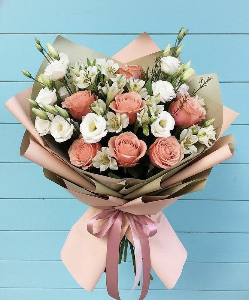Букет цветов из: Розы, Альстромерии и Лизиантусы в Знаменке