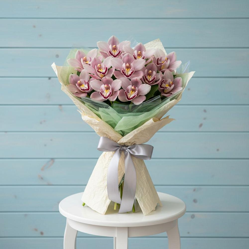 Букет цветов из: Орхидеи и Розы в Знаменке