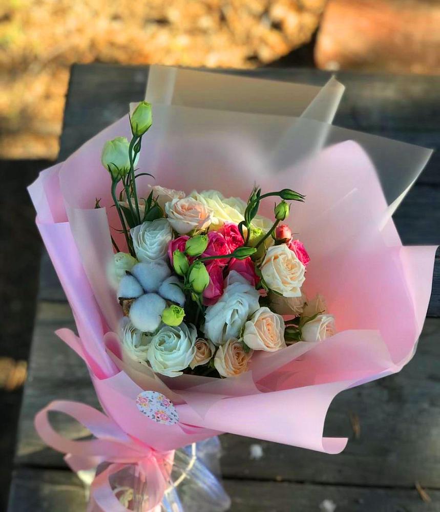 Букет цветов из: Розы и Лизиантусы в Знаменке