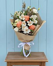 Букет цветов из:  Альстромерии, Лизиантусы, Розы и Хризантемы в Знаменке