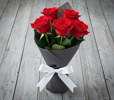 Букет 5 Красных роз Эдлесс Лав в Знаменке