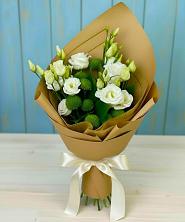 Букет цветов из:  Хризантемы и Лизиантусы в Знаменке