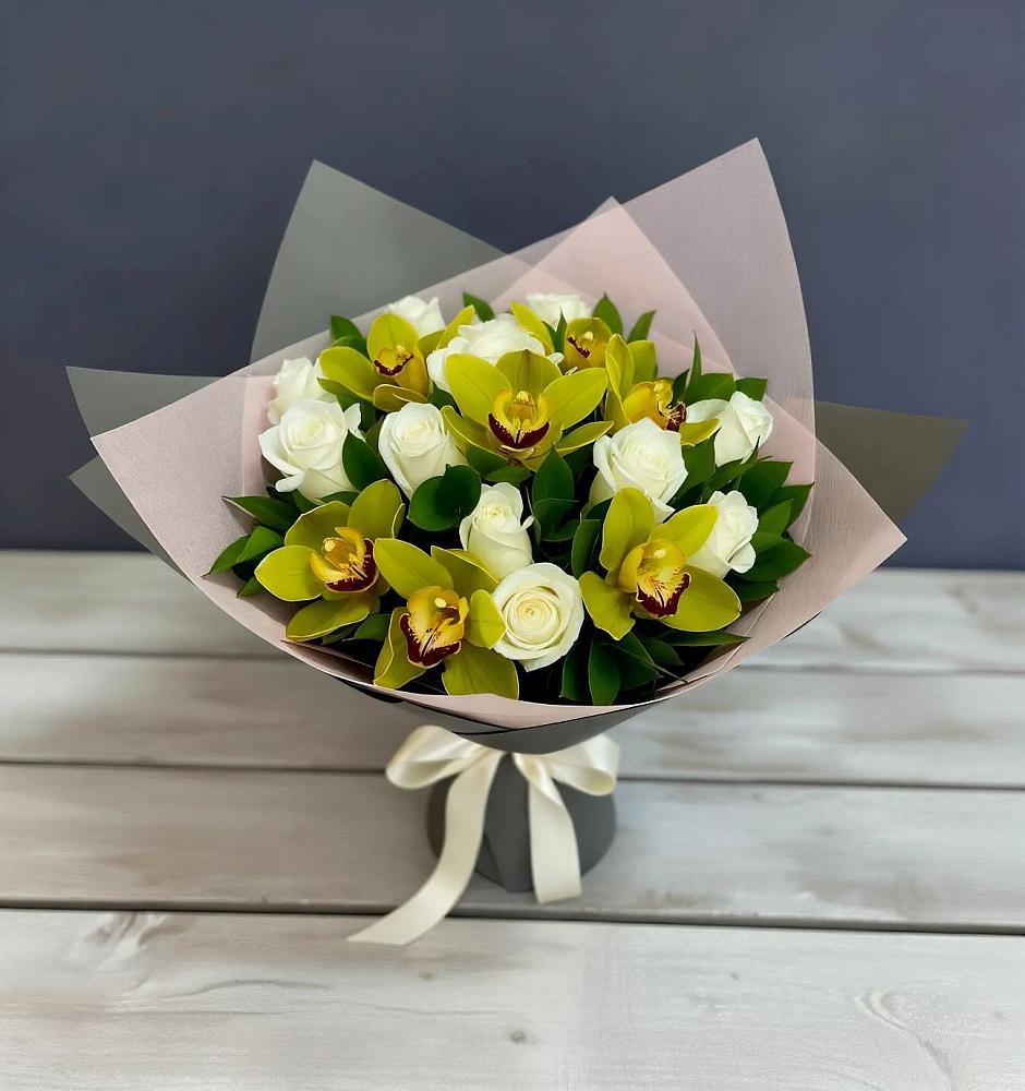 Букет цветов из: Орхидеи и Розы в Знаменке