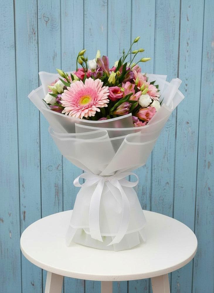 Букет цветов из: Герберы, Альстромерии и Лизиантусы в Знаменке