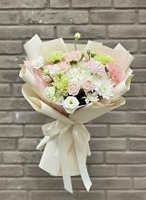 Букет цветов из:  Гвоздики, Розы, Лизиантусы и Хризантемы в Знаменке