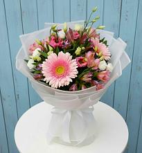 Букет цветов из:  Герберы, Альстромерии и Лизиантусы #REPLACE_PRED# Знаменке