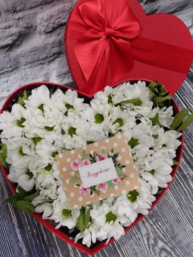 Цветочная композиция из Хризантемы в виде сердца в Знаменке