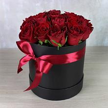 Цветочная композиция из Розы в шляпной коробке #REPLACE_PRED# Знаменке