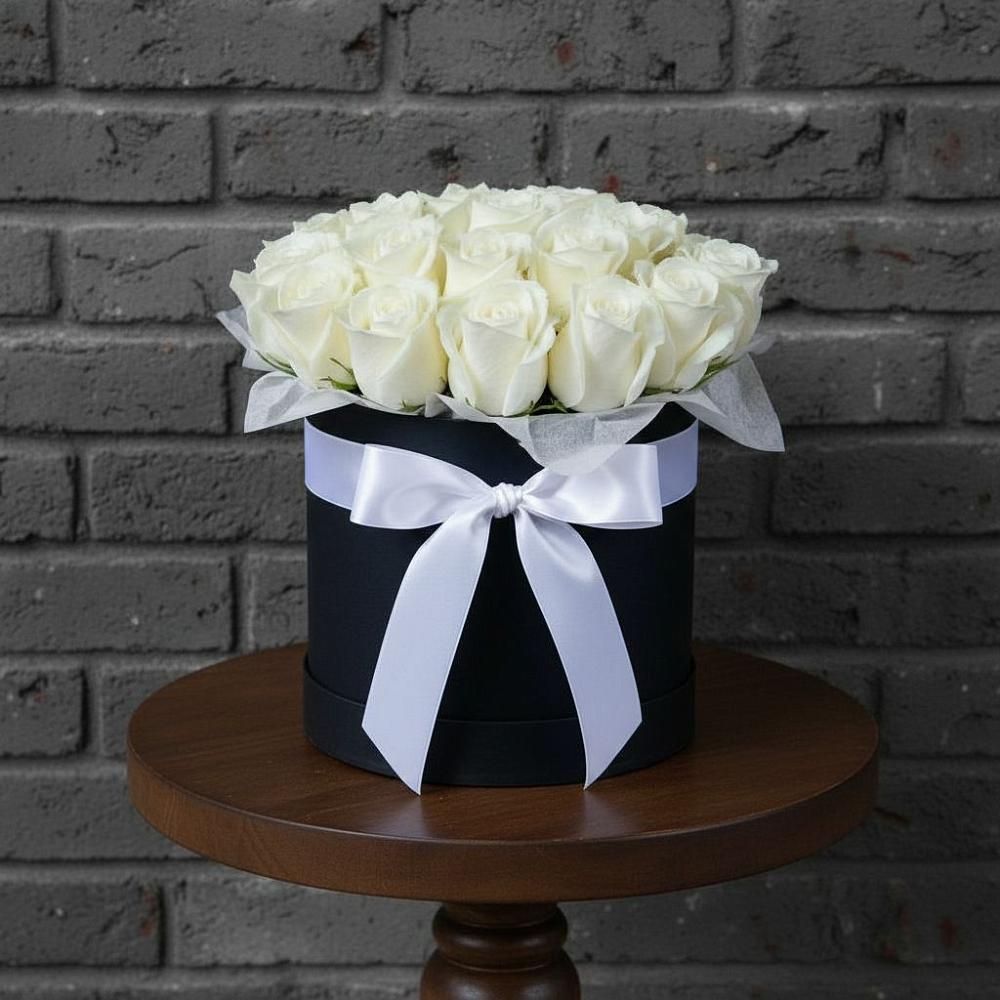 Цветочная композиция из Розы в шляпной коробке в Знаменке