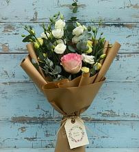 Букет цветов из:  Розы и Лизиантусы в Знаменке