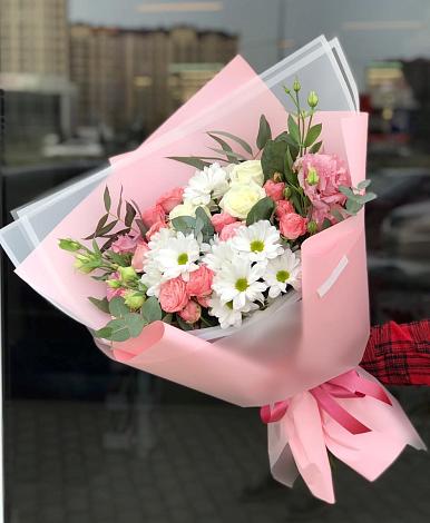 Букет цветов из: Розы, Лизиантусы и Хризантемы в Знаменке