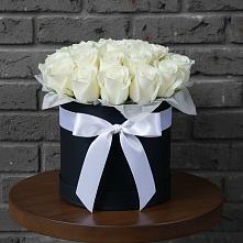 Цветочная композиция из Розы в шляпной коробке в Знаменке