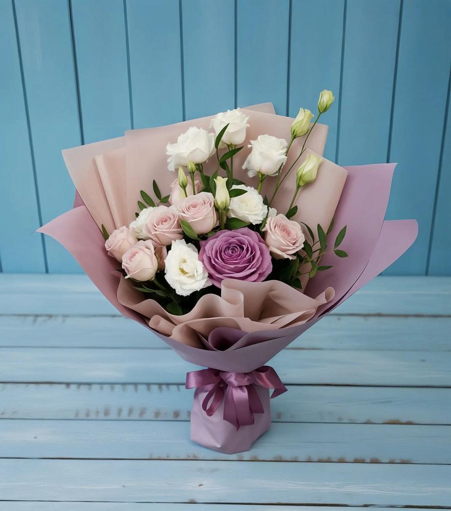 Букет цветов из: Розы и Лизиантусы в Знаменке